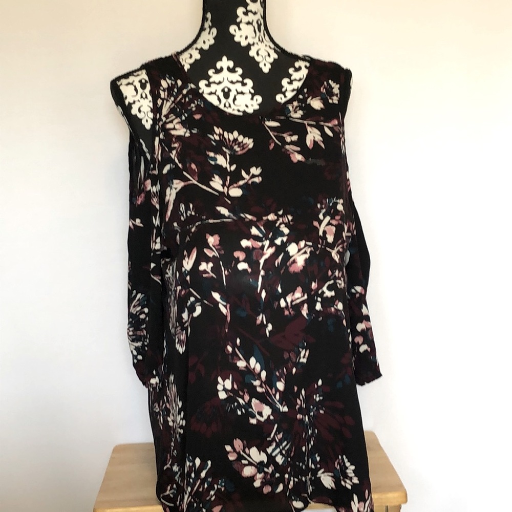 Maternity dress top XL Motherhood brand peekaboo shoulders
